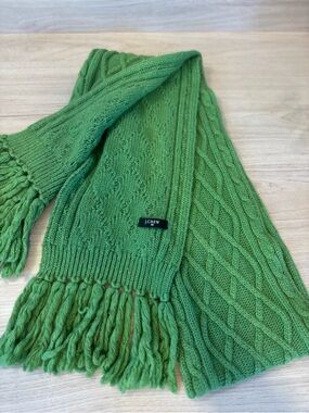 J.Crew kelly green  cable-knit winter scarf